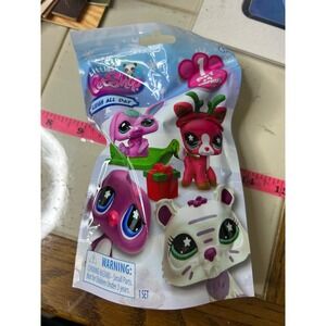 Littlest Pet Shop Sleigh All Day Mystery Box Christmas Holiday Edition 1 Set‎
